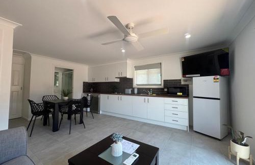Raymond Terrace Villa | A newly renovated home and only 2 minutes to Highway - modern and handy