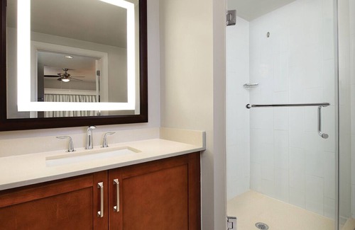 Barrier Island Hôtel | A Night Away at the Marriott Beach Place Towers - Pool, Hot Tub, Beach, Gym