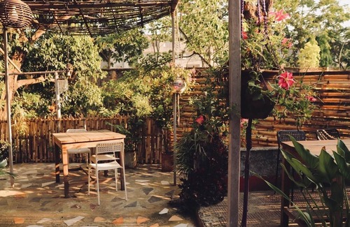 Siliguri Lit Et Petit-Déjeuner | A peaceful retreat, amidst nature and sounds of birds/ artist studio