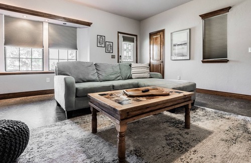 Guthrie Maison | A Perfectly Positioned Modern Vintage Colonial