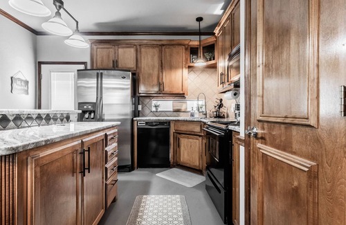 Guthrie Maison | A Perfectly Positioned Modern Vintage Colonial