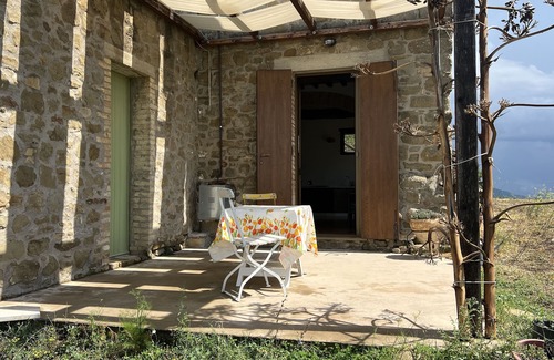 Deruta Villa | A place for the muse, unusually close to nature, but luxurious and well connected.