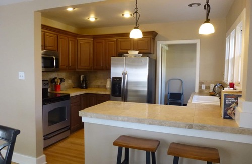 South Park Hill Maison | Un endroit pour appeler à la maison! Bungalow de charme situé au centre de presque tout!