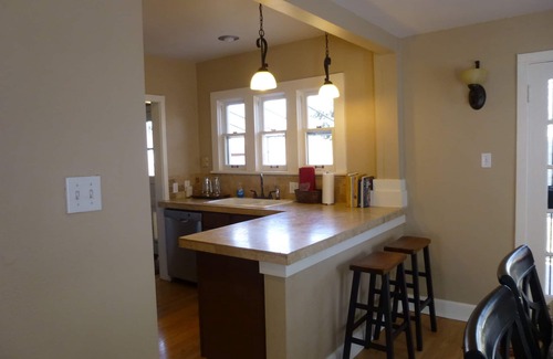 South Park Hill Maison | Un endroit pour appeler à la maison! Bungalow de charme situé au centre de presque tout!