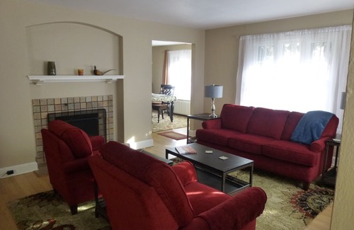 South Park Hill Maison | Un endroit pour appeler à la maison! Bungalow de charme situé au centre de presque tout!