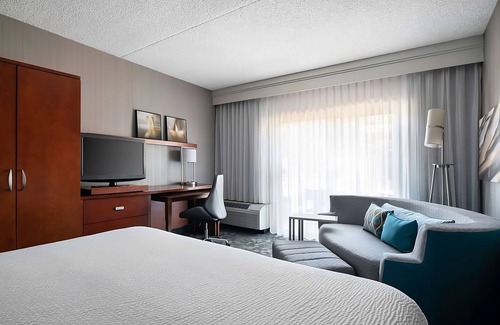 Camelback East Hôtel | A Place You'll Surely Enjoy! w/ Outdoor Pool, Near Desert Storm Park