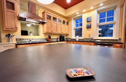 El Presidio Historic District Maison | A Premium and Award-Winning Downtown Property Minutes from the UofA!