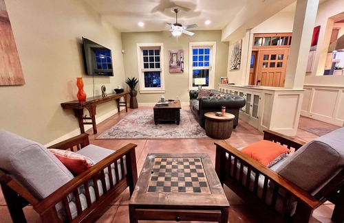 El Presidio Historic District Maison | A Premium and Award-Winning Downtown Property Minutes from the UofA!