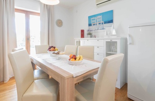 Kapelica Villa | Villa avec piscine privée et clôturée au bord de la mer