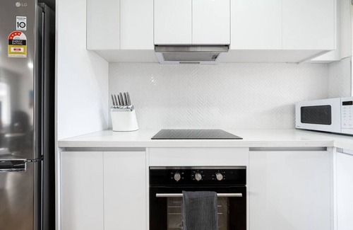 Bayswater Maison | A Private Hideaway with Large Backyard & 2 CarPark