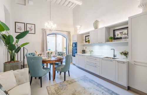 Lucca Historical Center Appartement | A private outdoor, 2 Bedrooms and a Pool inside Lucca