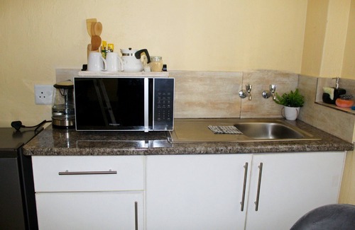 Polokwane Lit Et Petit-Déjeuner | A private space located just 5km to mall of the north