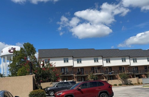 Auburn Copropriété | A quick 1/2 block from campus perfect location WALK to Football Games