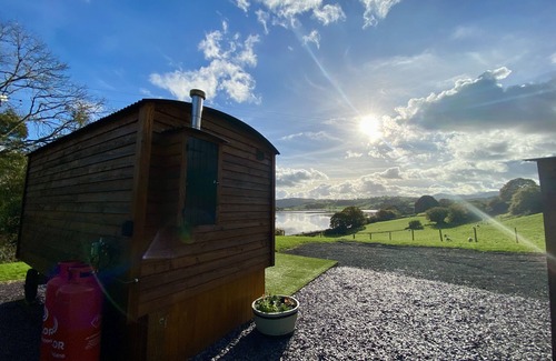 Henryd Maison | A quiet and cosy Shepherds Hut, with wood burning fire with scenic views