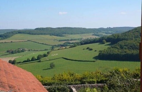 Flavigny-sur-Ozerain Maison | Un gîte calme et confortable dans un village médiéval de bourgogne