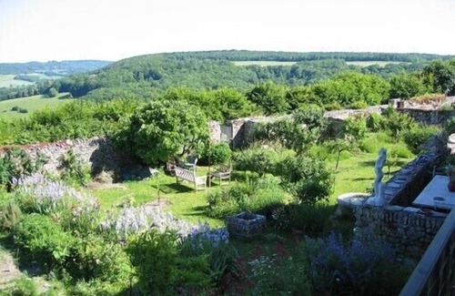 Flavigny-sur-Ozerain Maison | Un gîte calme et confortable dans un village médiéval de bourgogne