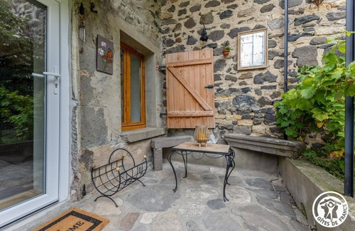 Saint-Floret Maison | Un coin tranquille 63
