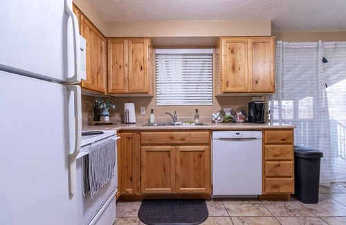 Orem Appartement | A Quiet Place to call Home - All You Need & Cozy