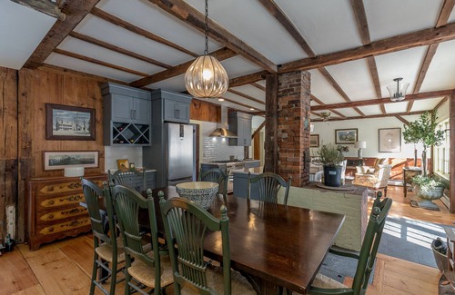 Groton Maison | A Quintessential New England Historical Guesthouse