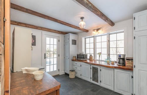 Groton Maison | A Quintessential New England Historical Guesthouse