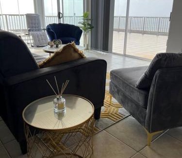 La Mercy Appartement | A quintessential work-relax space