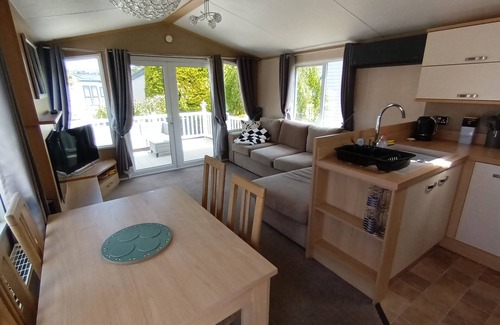 Westmarsh Maison | A rare and cosy air-conditioned caravan based on a beautiful family-owned site