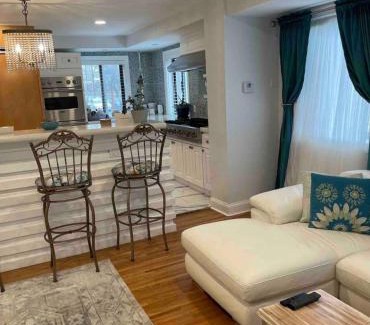 Washington Square West Appartement | A Regal Retreat- Exclusive Parking, Prime Location