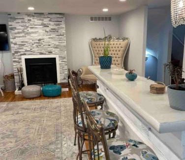 Washington Square West Appartement | A Regal Retreat- Exclusive Parking, Prime Location