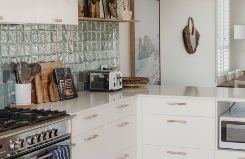 Caves Beach Maison | May-Aug Pay 2 Stay 3 Luxury family beach home with fire-pit and 1pm checkout