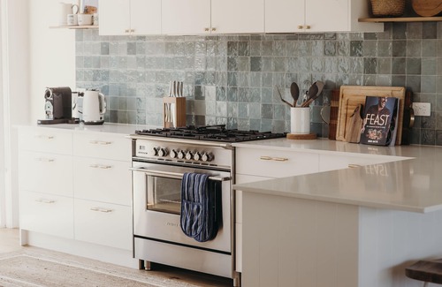 Caves Beach Maison | May-Aug Pay 2 Stay 3 Luxury family beach home with fire-pit and 1pm checkout