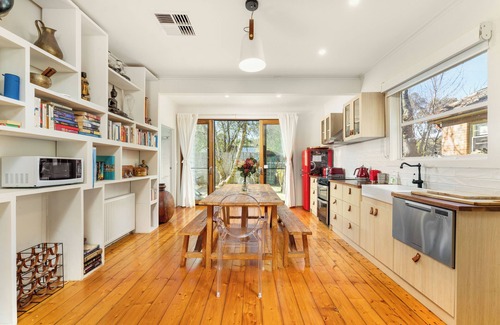 Hepburn Springs Maison | A Relaxing Retreat- easy walk to Hepburn. 5GWIFI&NETFLIX