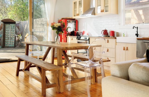Hepburn Springs Maison | A Relaxing Retreat- easy walk to Hepburn. 5GWIFI&NETFLIX
