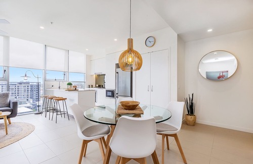Newstead Appartement | A Rewarding Escape! ~ 2Bed/2Bath/1Car/Balcony/View