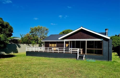 Still Bay Maison | A Rickety River House