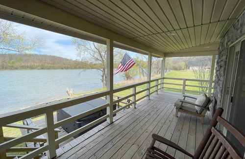 Pleasant Grove Maison | A River Runs Through It