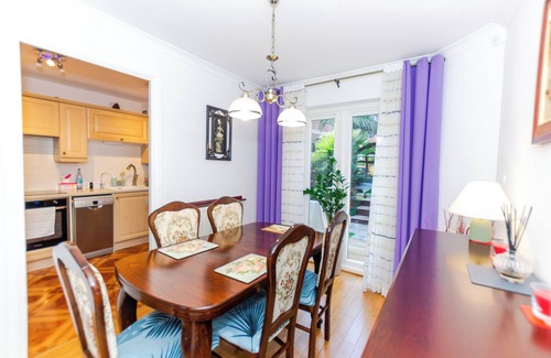 Thamesmead Maison | A Riverside Paradise in The City w Garden - A 2 Bed Home in London Sleeps 4!