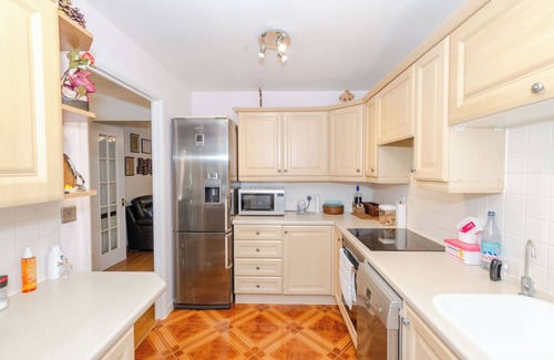Thamesmead Maison | A Riverside Paradise in The City w Garden - A 2 Bed Home in London Sleeps 4!
