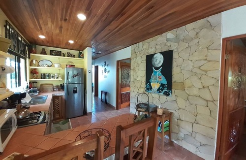 La Fortuna Maison | Un refuge romantique dans la jungle juste pour deux personnes, des vues spectaculaires et une randonnée gratuite dans la nuit!
