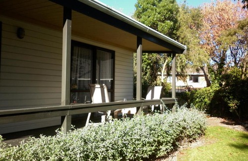 Paraparaumu Beach Maison | A room 5 minutes' walk to the beach