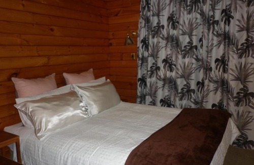 Paraparaumu Beach Maison | A room 5 minutes' walk to the beach