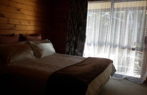 Paraparaumu Beach Maison | A room 5 minutes' walk to the beach
