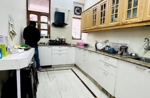 Rishikesh Appartement | A room facing the holy Ganges