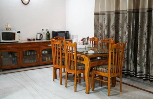 Rishikesh Appartement | A room facing the holy Ganges