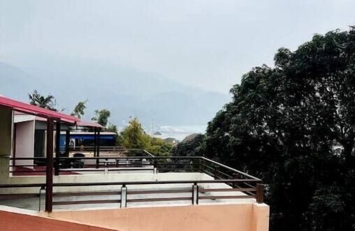 Rishikesh Appartement | A room facing the holy Ganges