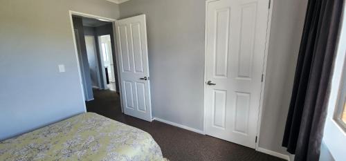 Upper Hutt Maison | A room in a homestay - Upper Hutt
