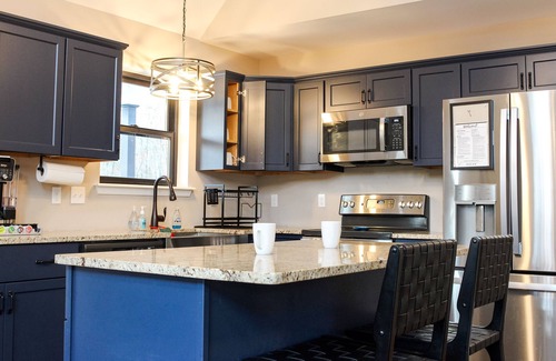 Jim Thorpe Chalet De Ski | A safe, modern house in the woods just minutes from downtown Jim Thorpe