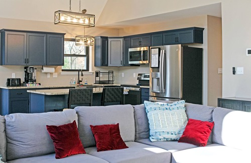 Jim Thorpe Chalet De Ski | A safe, modern house in the woods just minutes from downtown Jim Thorpe