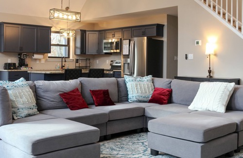 Jim Thorpe Chalet De Ski | A safe, modern house in the woods just minutes from downtown Jim Thorpe