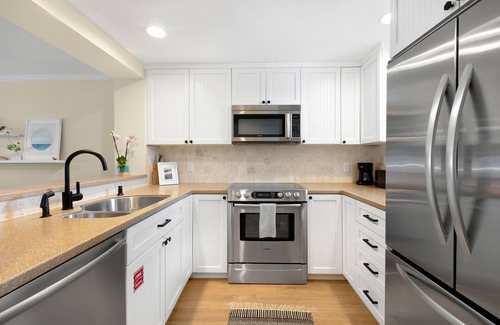 Bahama Village Maison | A SALTWATER REMEDY ~ 2 BR/2.5 Ba Townhome Truman Annex w/ Shared Pool!