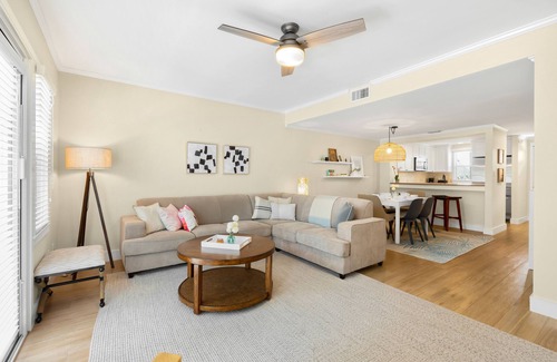 Bahama Village Maison | A SALTWATER REMEDY ~ 2 BR/2.5 Ba Townhome Truman Annex w/ Shared Pool!